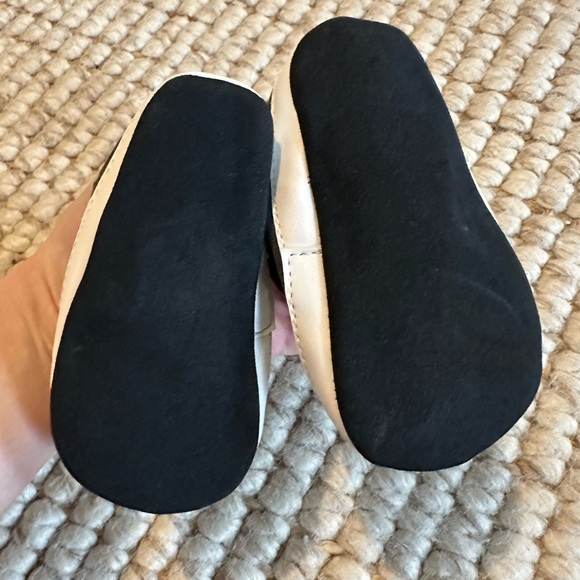 Baby shoes - Picture 2 of 3